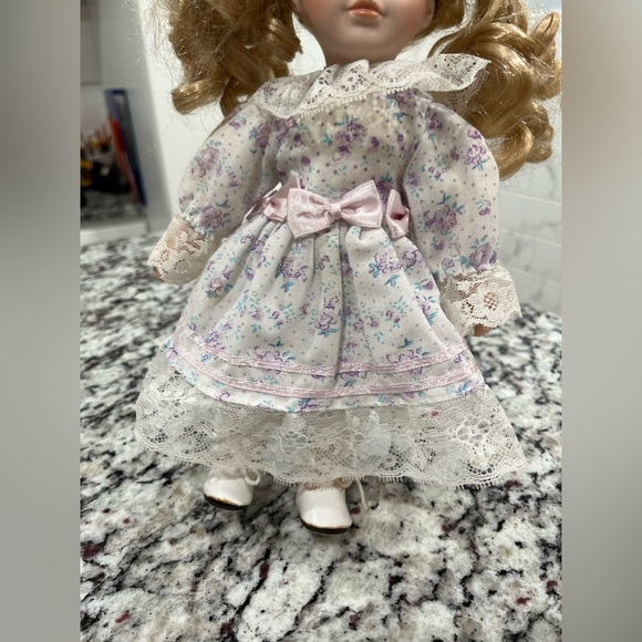 CUDDLE WIT, LTD.   Porcelain Doll Collectible MEMORIES Blonde Curly Hair - Picture 9 of 11